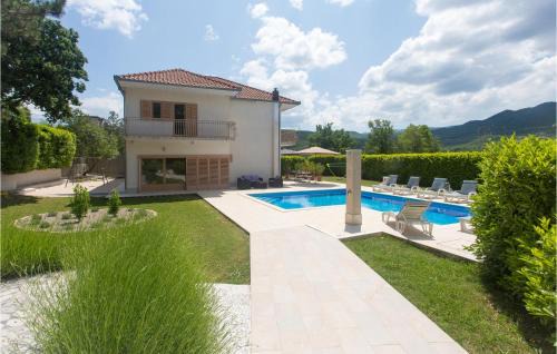 Trilj Casa | Five-Bedroom Holiday Home In Bisko