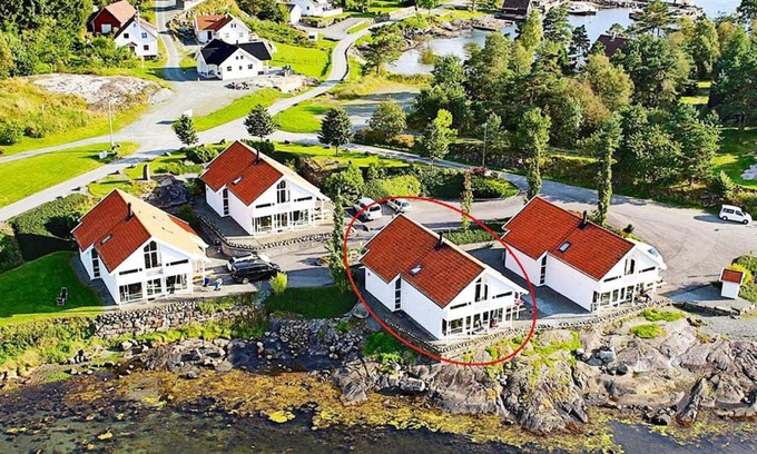 Jelsa Casa | Five-Bedroom Holiday home in Jelsa 2