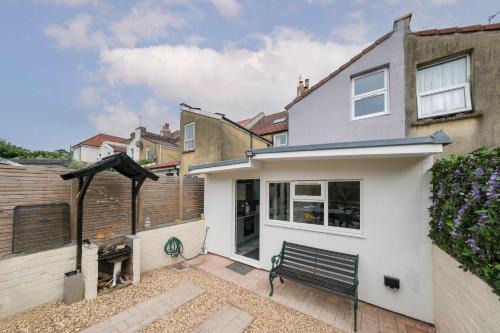 Horfield Casa | Five bedroom house in Douglas road