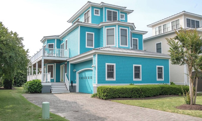 Cape Charles Casa | Five Minute Walk to the Beach Sleeps 11