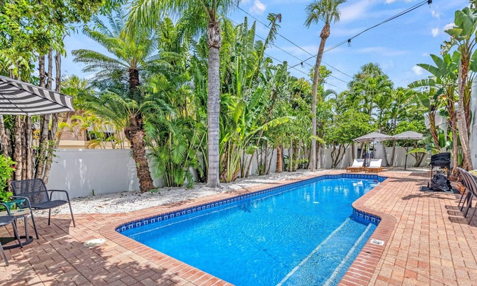 Saint Armands Key Casa | Five Palms Indulge in a Stunning Lido Key Retreat with Private Pool, Firepit, and Steps to the Beach