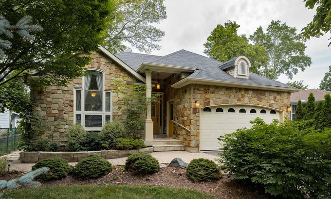 Historic Old Town Casa | Five Point Cottage, Now Dog Friendly!