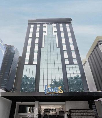Central District Hotel | Fives Hotel Meldrum