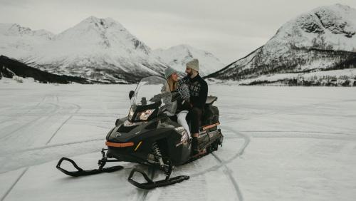 Tromso Apartamento | Fjord Stay with firepit, snowmobile rental and free snowshoes
