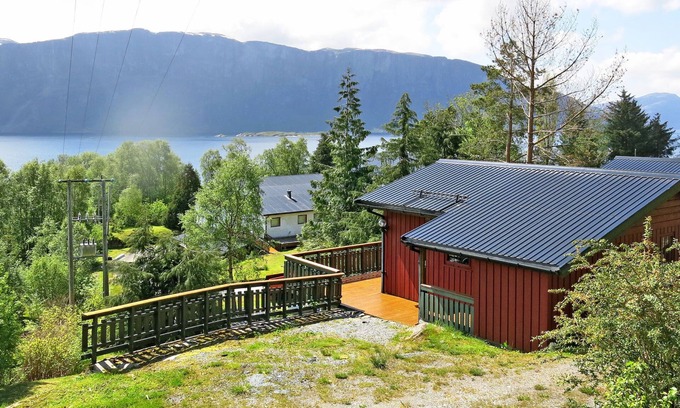 Hyllestad Casa | Fjordperlen by Interhome