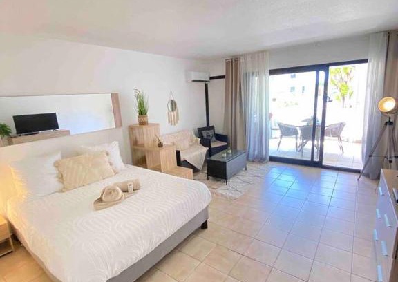 Nettle Bay Apartamento | Flamboyant Oasis