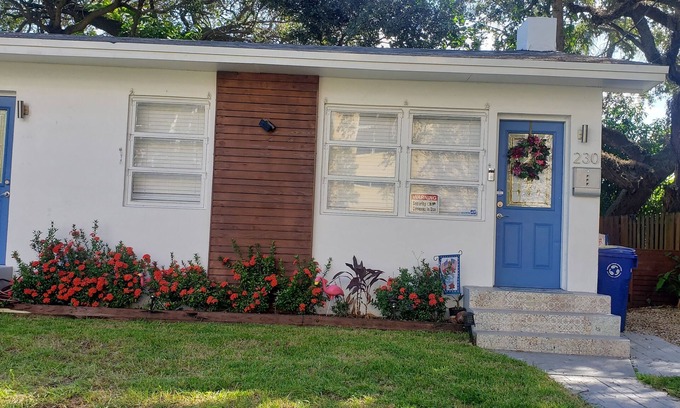 Sailboat Bend Casa | Flamingle here near Las Olas, Fort Lauderdale Beach & FLL Airport-near all