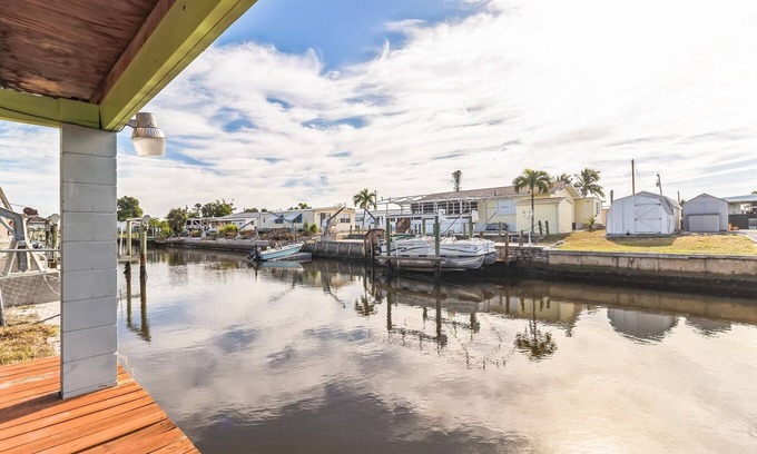 Flamingo Bay Cabaña | Flamingo Bay Cottage (3-Bedroom) - Pets Allowed by RedAwning