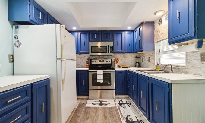 Flamingo Bay Cabaña | Flamingo Bay Cottage 3 Bedroom Cottage by RedAwning