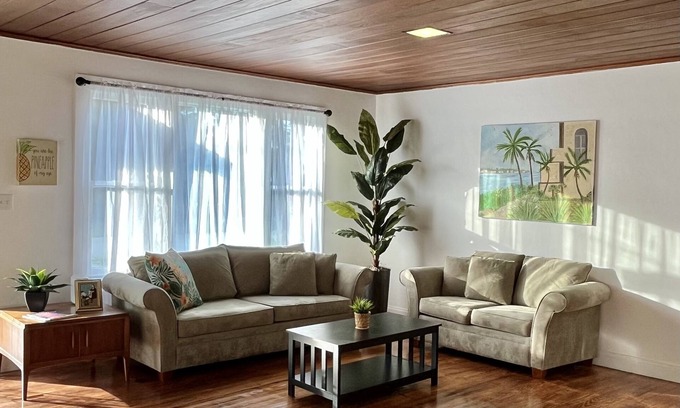 Fort Pierce Casa | Flamingo Inn, Just minutes from Downtown, Markets, Restaurants & Beaches