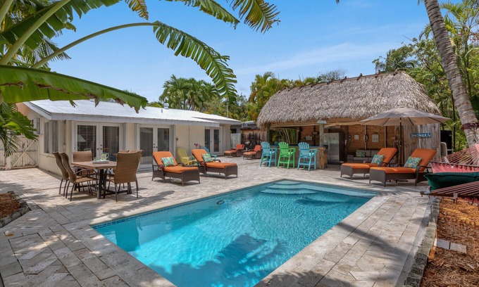 Midtown Casa | FLAMINGO ROSE ~ Midtown 3 Bedroom, 2 Bathroom Home w/ Pool & Parking!