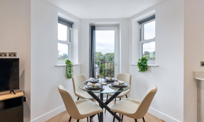 Leatherhead Apartamento | Flat 1 Saarb Apartments