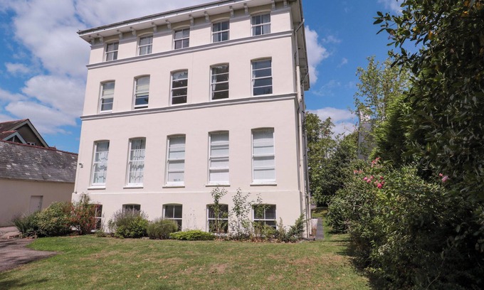 Cheltenham Cabaña | FLAT 2 BATTLEDOWN GRANGE, family friendly in Cheltenham