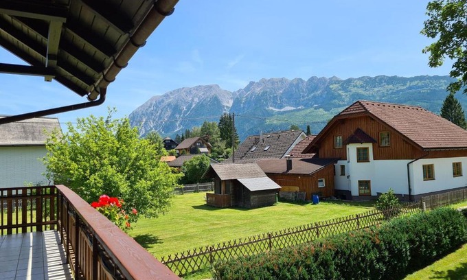 Bad Mitterndorf Apartamento | Flat Alpenroos in Bad Mitterndorf with sunny balcony