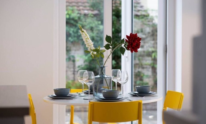 Portsmouth Apartamento | Flat B - Bright and spacious 2 bedroom 2 bathroom garden apartment