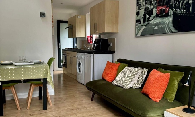 Beaconsfield Apartamento | Flat Beaconsfield Bucks UK w/patio & free parking sleeps 4