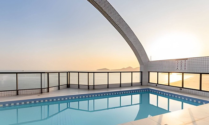 Boqueirao Apartamento | Flat beira-mar com piscina na cobertura