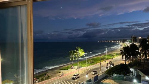 Cruz das Almas Apartamento | Flat em Hotel de Luxo beira mar da grife Ritz suítes com vista ampla para todo o mar da cruz das almas, jatiúca e ponta verde, com toda estrutura de um hotel lindo e arrojado, academia, piscina e muito mais, venha viver essa experiência incrível!