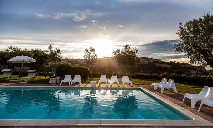Fossombrone Otro | Country Resort en Isola Di Fano con 2 habitaciones, capacidad 4