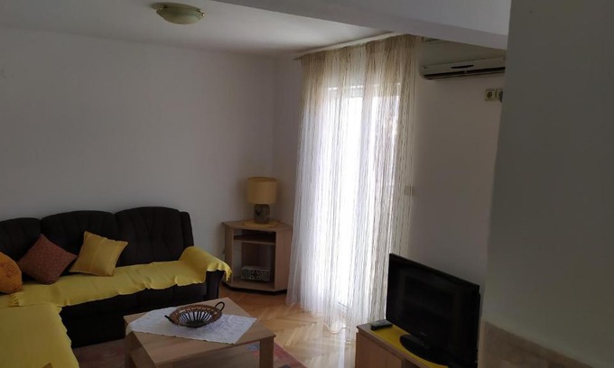 Maini Apartamento | FLAT FOR RENT MARINOVIC
