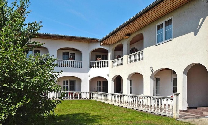 Podersdorf am See Apartamento | Flat in Podersdorf am See with balcony