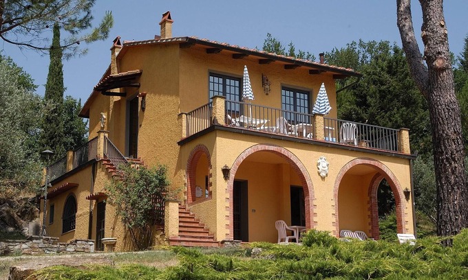 San Donato in Poggio Apartamento | Flat in San Donato, Chianti, Tennis court,pool,barbecue,village walk distance,C1