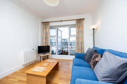 Grand Canal Dock Apartamento | Flat w/Balcony & Canal view - 4min to station