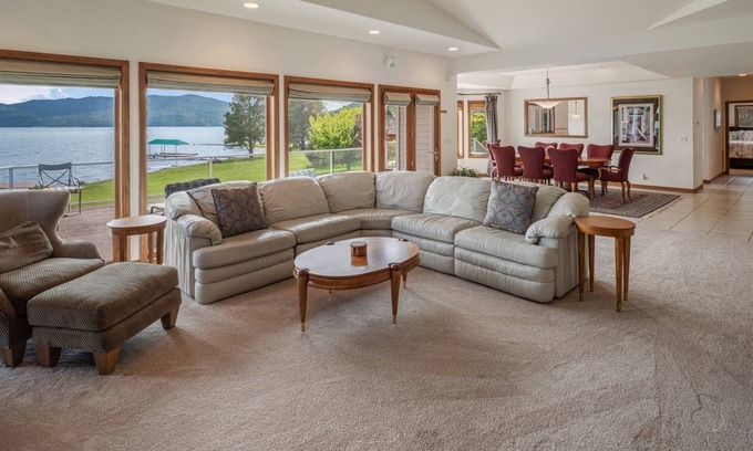 Sandpoint Casa | Flat Waterfront Family | 5 Bed, 3 Bath