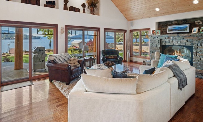 East Hope Casa | Flat Waterfront, Magnificent Home, Private Dock