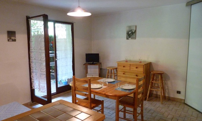 Menthon-Saint-Bernard Apartamento | Estudio con vistas al jardín, el lago de Annecy