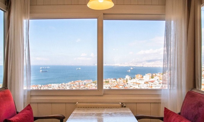 Konak Apartamento | Flat with Mesmerizing Sea View in Konak
