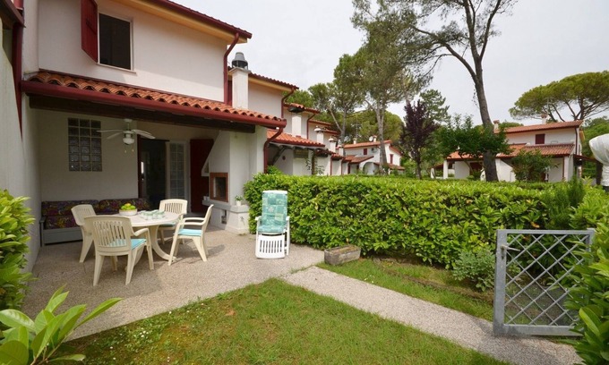 Bibione Lido dei Pini Apartamento | Piso con piscina comunitaria y jardín privado