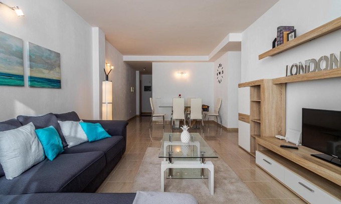 Vecindario Apartamento | Flatguest Trebolina - 3Bdr - FastWiFi - Parking
