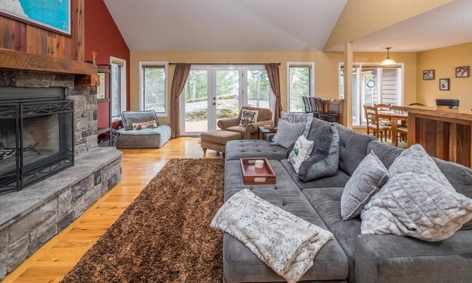Bigfork Casa | Stay Montana: casa de tres habitaciones en una comunidad tranquila con vista al lago Flathead