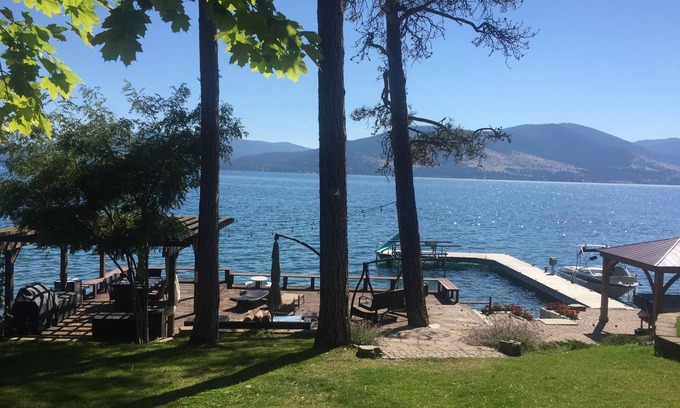 Elmo Casa | Falathead Lakefront Paradise