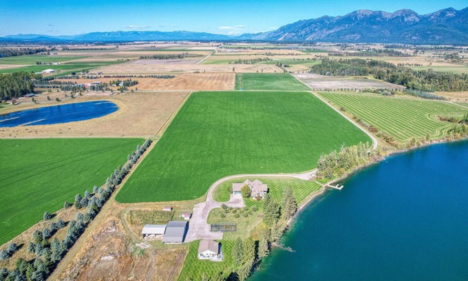 Kalispell Casa | Flathead River frontage, river access, firepit.
