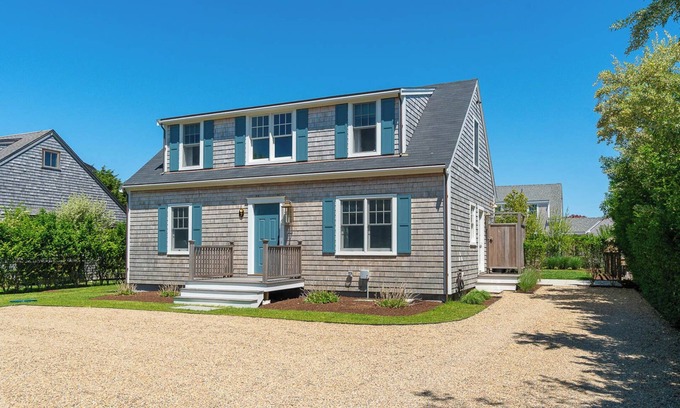 Siasconset Casa | Flawlessly renovated Sconset home