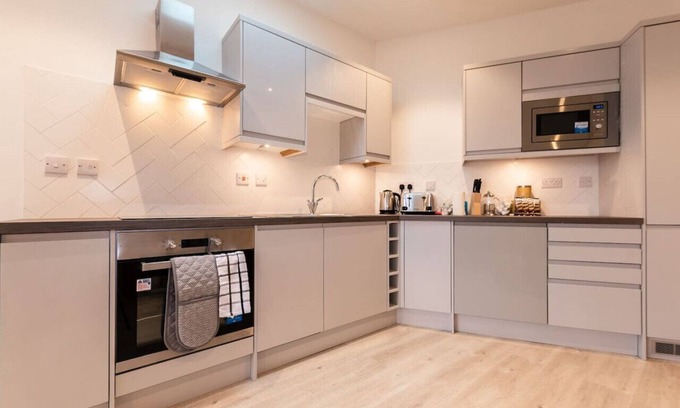 Fleet Apartamento | Apartment 7 is fantastic Morden 2 bed. In the town centre of Fleet