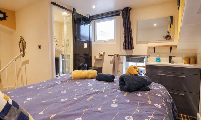 Beverley Cabaña | FLEMINGATE COTTAGE, romantic, with a garden in Beverley
