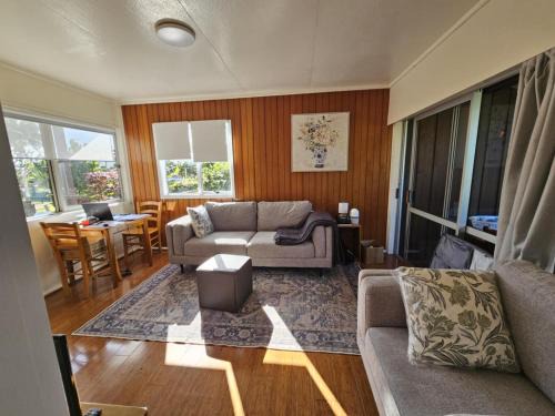 Burnt Pine Apartamento | Fletcher Christian Apartments - Isabella Suites