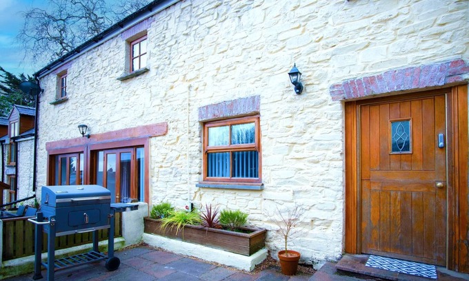 Llanddowror Casa | Fletcher Coach House - 3 Bedroom Cottage - Pendine