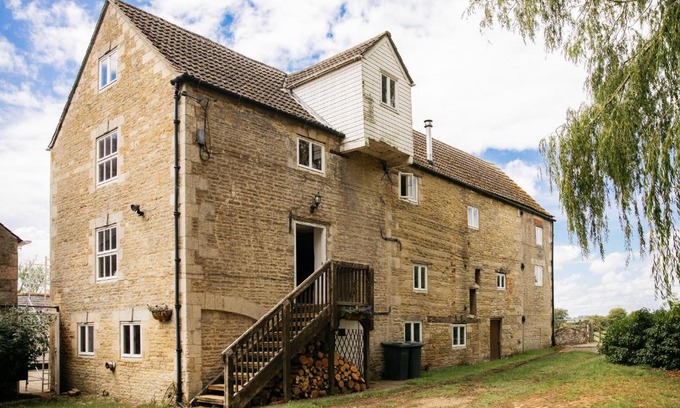 Thurlby Casa | Fletland Mill and Holiday Hamlet - 18th century watermill, in stunning location near Stamford