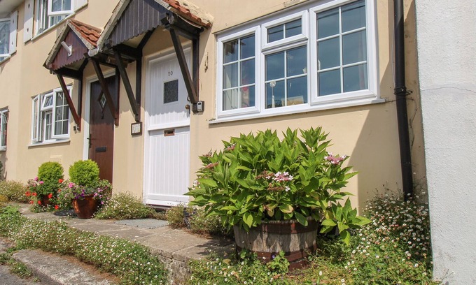 Maiden Newton Cabaña | FLEUR COTTAGE, family friendly, with a garden in Maiden Newton