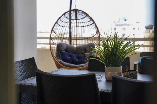 Gzira Apartamento | Fleur de Mai Apartment with Terrace