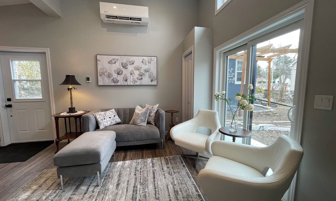 Kingston Casa | Fleure-de-Lys Haus One bedroom House Short Term