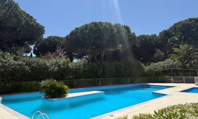 La Petite Motte Apartamento | Fleurie 1, renovate with taste this charming ground floor with swimming pool and parking