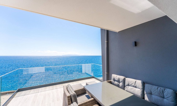 Gaula Apartamento | FLH Amazing Ocean View with Balcony