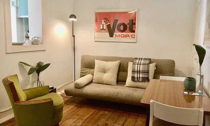Santa Engracia Apartamento | FLH Graça Vintage Home with Interior Garden