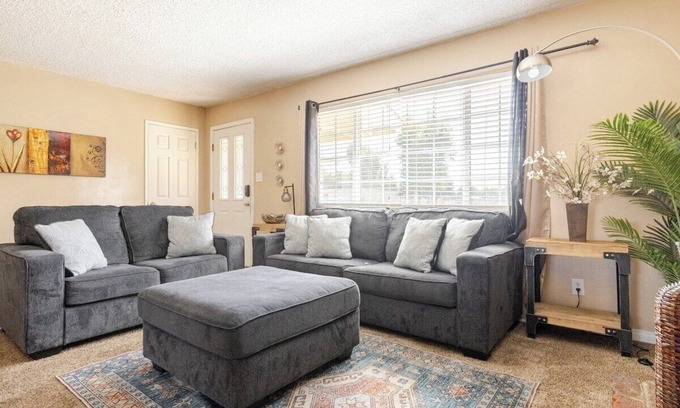 Bakersfield Casa | Flicker · *3-Bedroom Haven with Pool Table