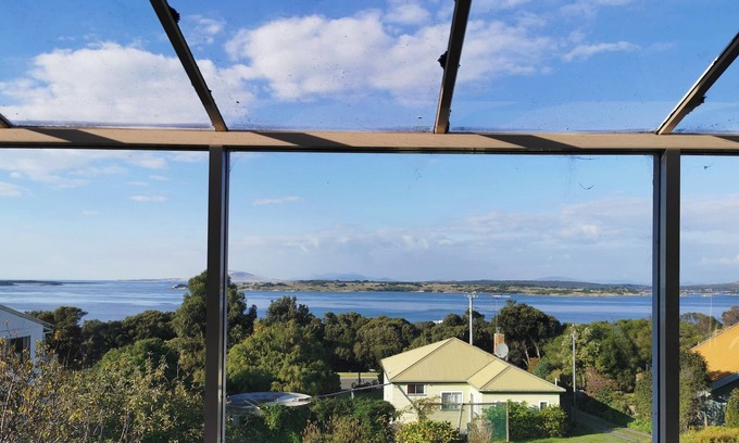 Lady Barron Casa | Flinders Island - Self Contained Holiday Home - Lady Barron - "Masters Quarters"